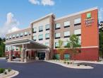 Holiday Inn Express & Suites Fayetteville, an IHG Hotel