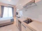 Cozy Living Studio At Sky House Bsd Apartment