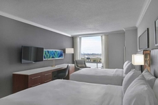 Hilton Toronto Airport Hotel & Suites