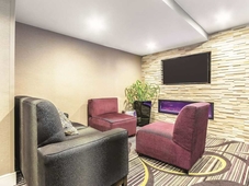 La Quinta Inn & Suites by Wyndham Hartford  Bradley Airport