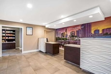 La Quinta Inn & Suites by Wyndham Hartford  Bradley Airport