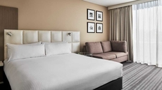 Holiday Inn Warwick Farm, an IHG Hotel