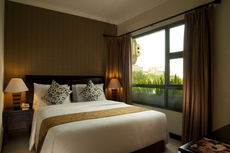 Grand Tropic Suites Hotel