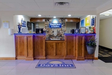 Days Inn & Suites by Wyndham Commerce