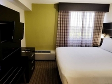 Holiday Inn Express & Suites Miami - Hialeah, an IHG Hotel