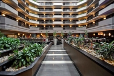 Embassy Suites by Hilton Dulles Airport