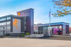 La Quinta Inn & Suites by Wyndham Clifton/Rutherford