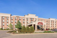 Hampton Inn & Suites West Bend