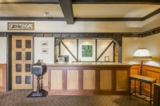 Quality Inn Waddling Dog