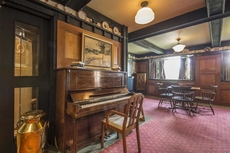 Quality Inn Waddling Dog