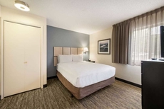 Sonesta Simply Suites Hampton