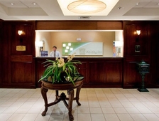 Holiday Inn Hotel & Suites Raleigh-Cary (I-40 @Walnut St)