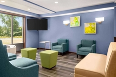 Days Inn & Suites by Wyndham Merrillville