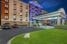 Holiday Inn Express & Suites Lebanon-Nashville Area