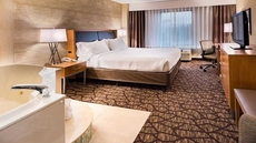 Holiday Inn Hotel & Suites Warren, an IHG Hotel