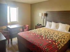 Econo Lodge Inn & Suites