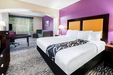 La Quinta Inn & Suites by Wyndham DFW Airport West  Bedford