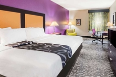 La Quinta Inn & Suites by Wyndham DFW Airport West  Bedford