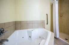 Holiday Inn Express & Suites Vandalia, an IHG Hotel