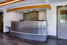 Super 8 by Wyndham Ambassador Bridge Windsor