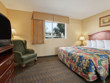 Days Inn & Suites by Wyndham San Diego SDSU