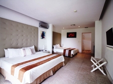 Shana by The Beach - Manuel Antonio