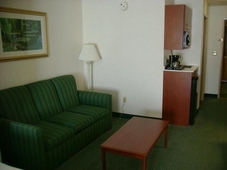 Holiday Inn Express & Suites Milwaukee-New Berlin