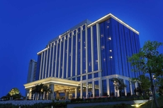 HUALUXE Hotels & Resorts Yangjiang City Center, an IHG Hotel