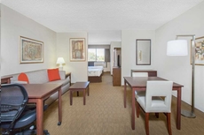 Hawthorn Suites by Wyndham Midwest City Tinker AFB