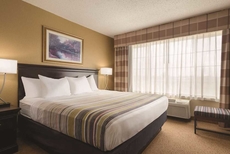 Country Inn & Suites by Radisson, West Bend, WI