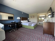 Econo Lodge Inn & Suites