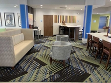 Holiday Inn Express & Suites Moore, an IHG Hotel