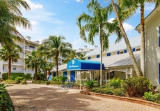 Olde Marco Island Inn and Suites