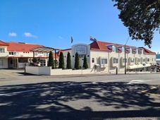 Brougham Heights Motel