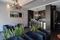 Zi Hotel & Lounge