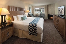 Cambria Landing Inn & Suites