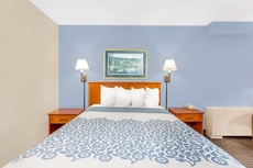 Days Inn by Wyndham Cedar Falls- University Plaza