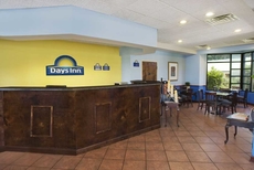 Days Inn by Wyndham Richmond Hill/Savannah