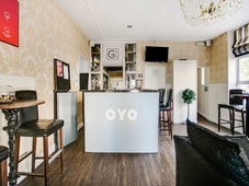 OYO Gin House Hotel