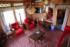 Houseboat Zaindari Palace