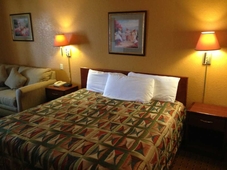 Brentwood Inn & Suites