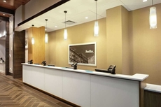 Hampton Inn & Suites Teaneck Glenpointe