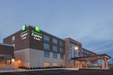 Holiday Inn Express and Suites Detroit/Sterling Heights, an IHG Hotel