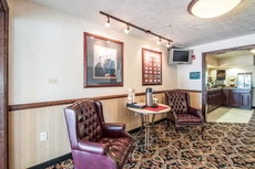 Rodeway Inn & Suites - Charles Town, WV