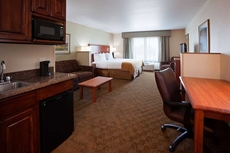 Holiday Inn Express and Suites Mason City, an IHG Hotel