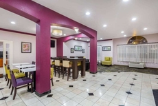 La Quinta Inn & Suites by Wyndham Tulare