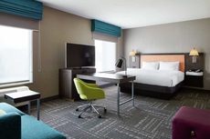 Hampton Inn & Suites Chicago Waukegan