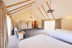 The Victorian Barn self catering holidays with pool & hot tubs