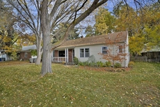 Cottage by the Historic Depot