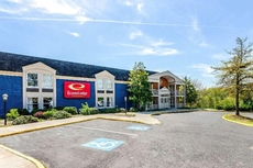 Econo Lodge Inn & Suites